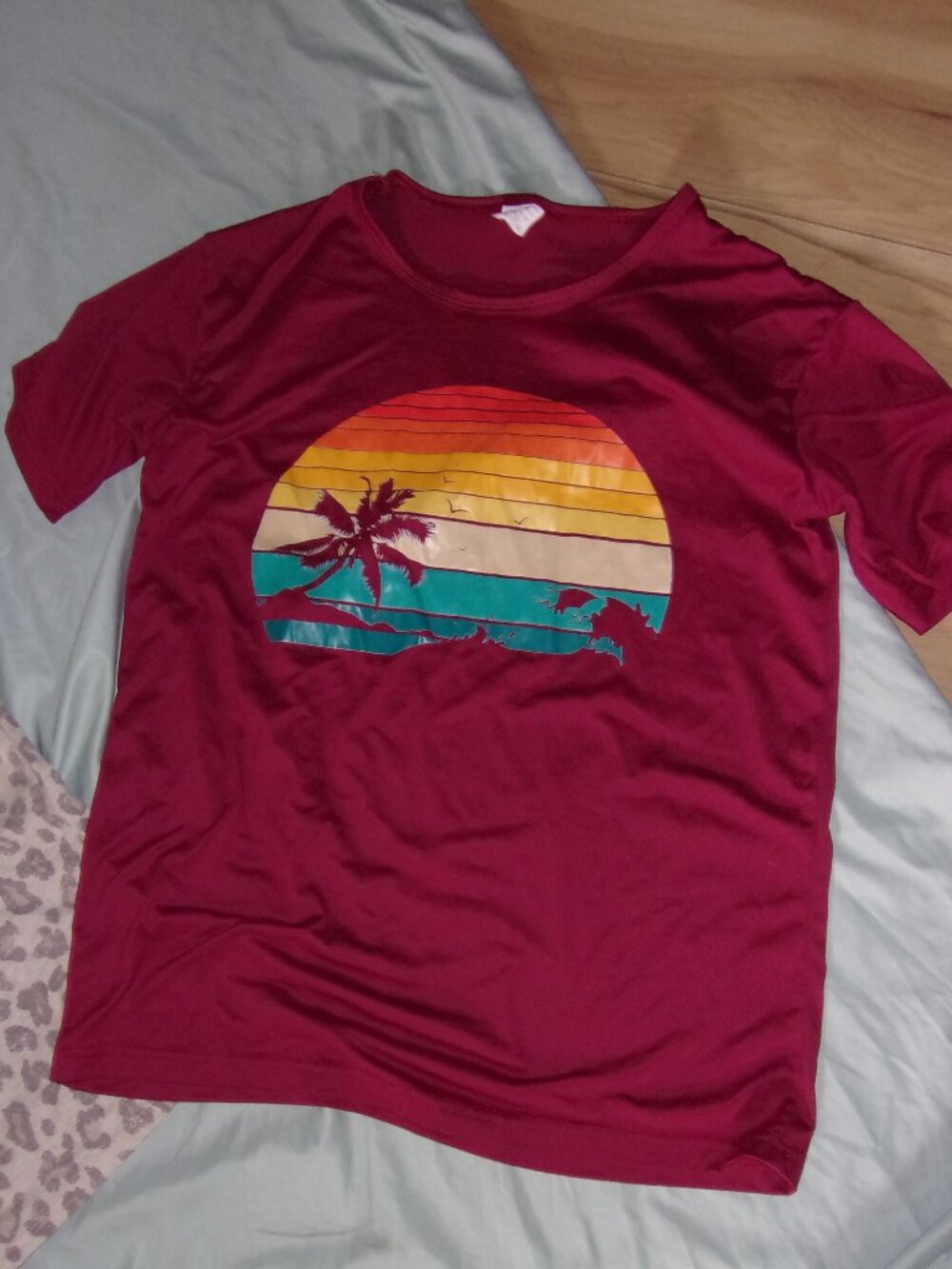 ๐โ๐ฉ size small mens graphic tee shirt maroon beach t ocean - Picture 2 of 4